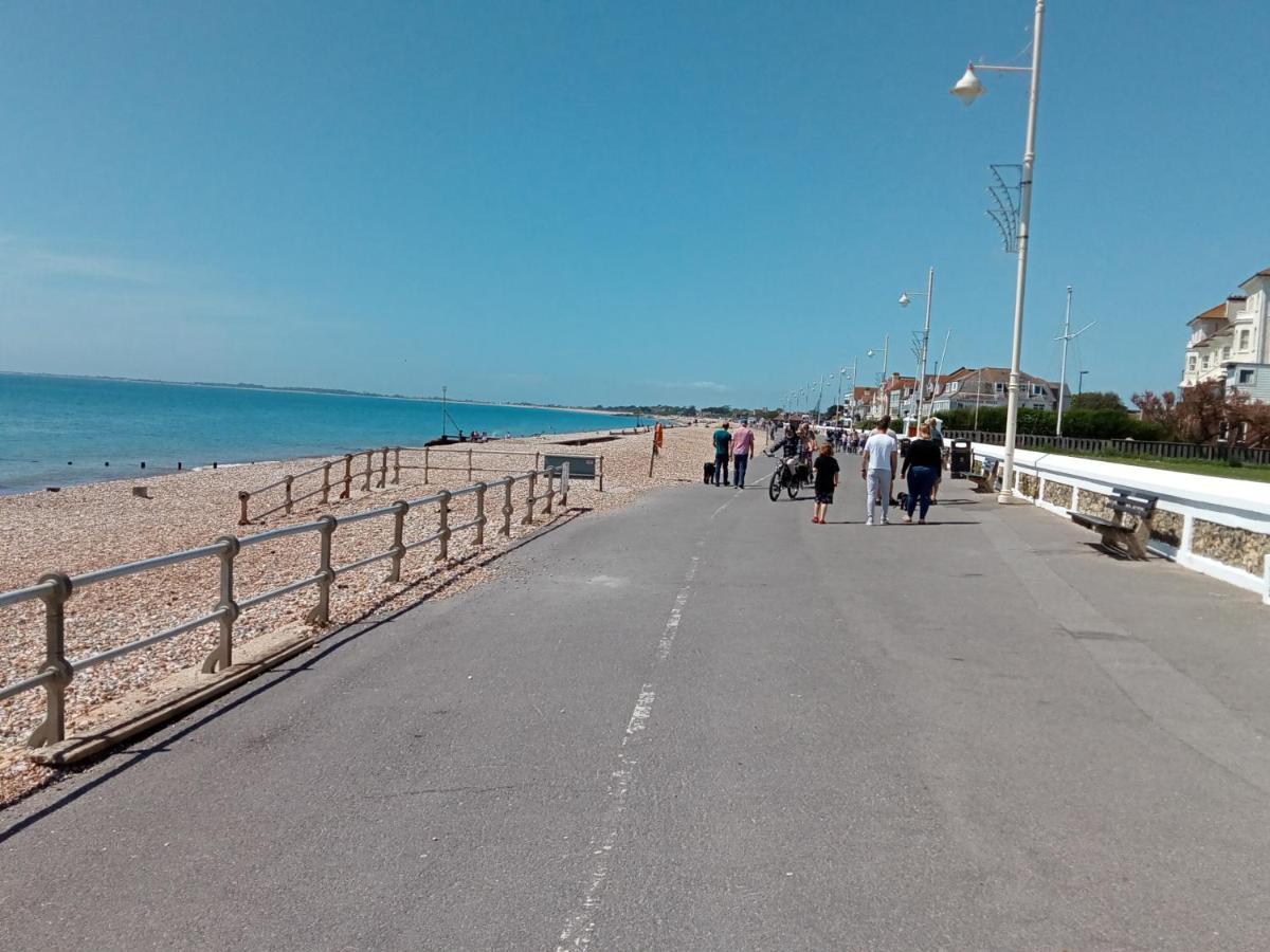 Glorious Duplex Holiday Apartment By The Sea Bognor Regis Exterior foto